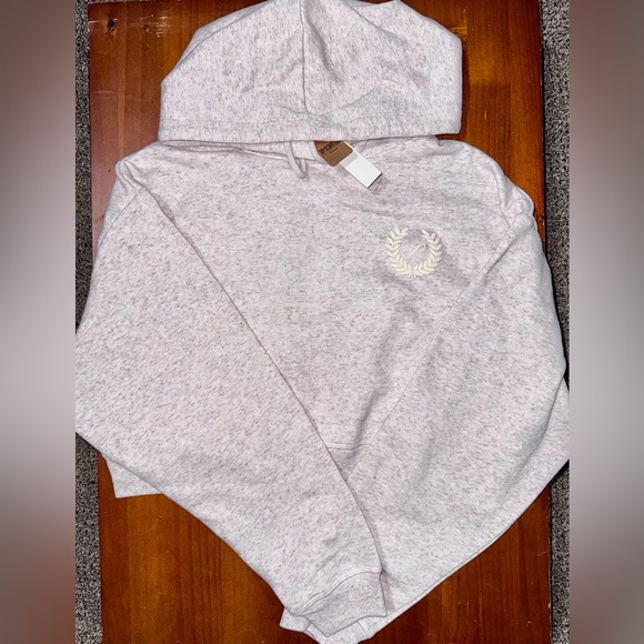 PINK Victoria's Secret Tops - PINK Victoria's Secret NWT Cropped Hoodie Laurel Crest Logo Heather Gray size XS